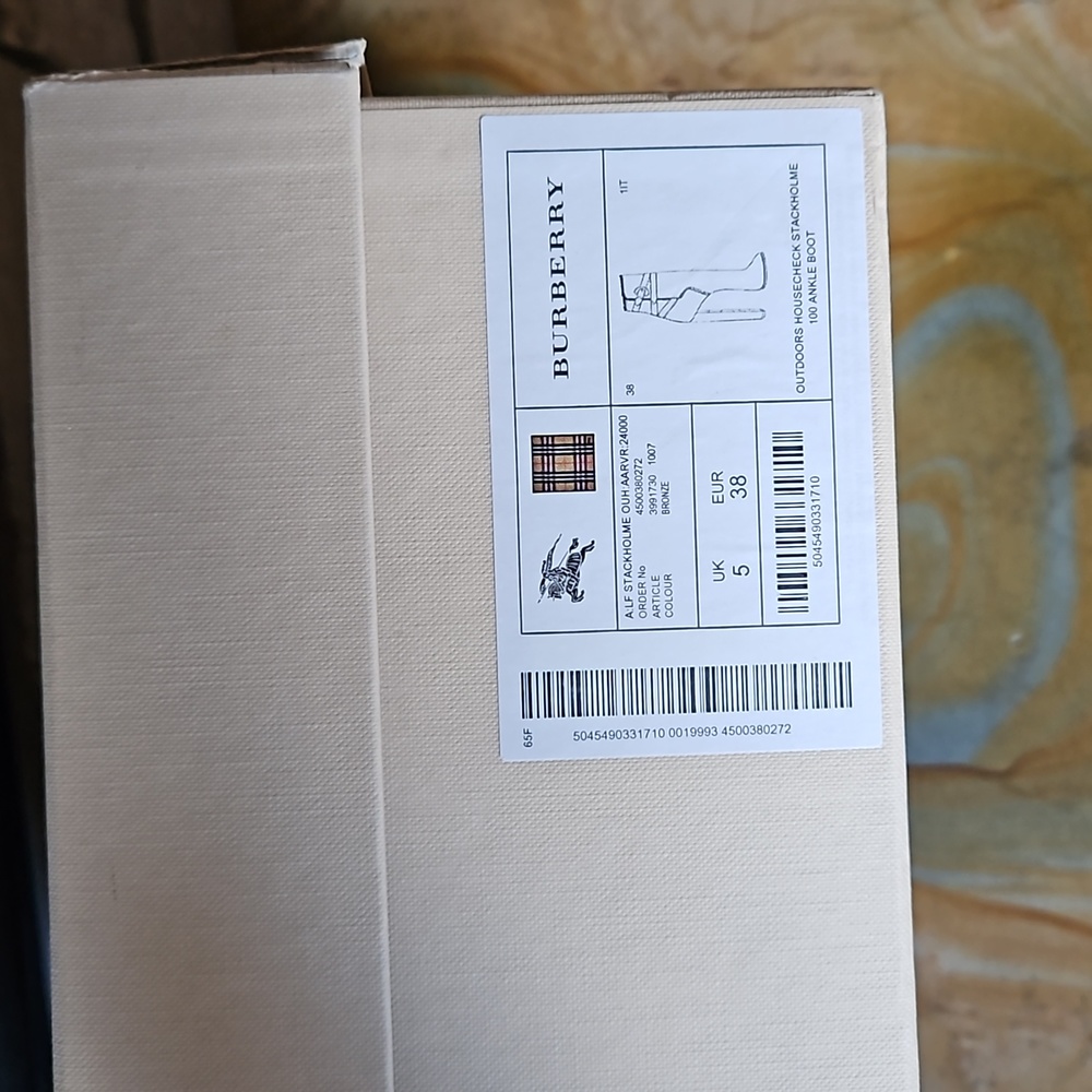 Authentic Burberry booties - Picture 11 of 11